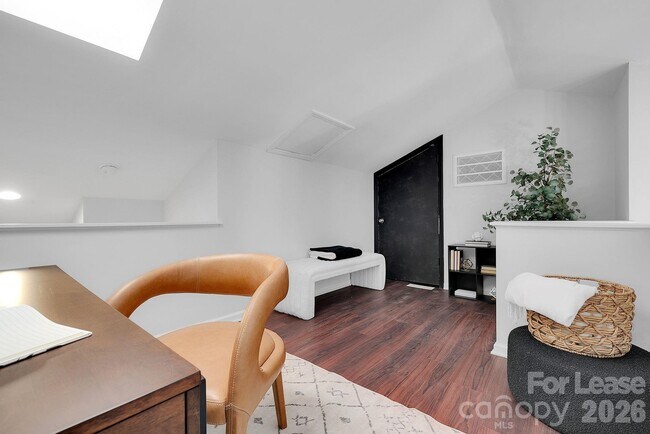 Building Photo - 300 S Cedar St