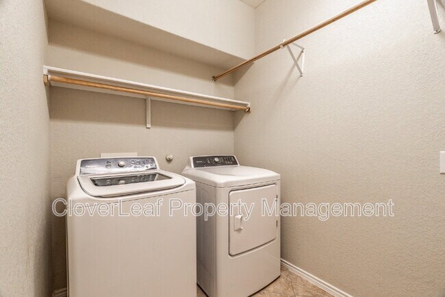 Building Photo - 920 Laserra