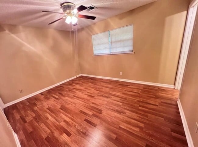 Building Photo - 429 Fieldbrook Dr