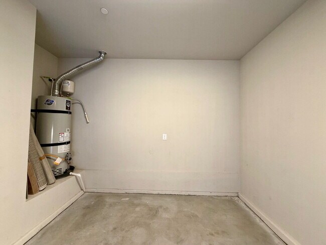 Building Photo - GATED 4 BED 2.5 BATH 2 CAR GARAGE SINGLE FAMILY HOME w/ LOFT, BEDROOM DOWNSTAIRS, NEXT TO COMMUNI...