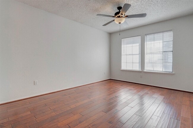 Building Photo - 200 Pecan Dr