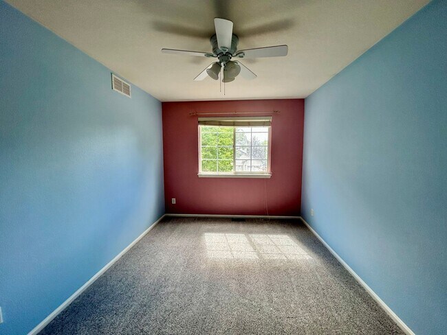 Building Photo - Spacious 3Bd Home in the Broadlands