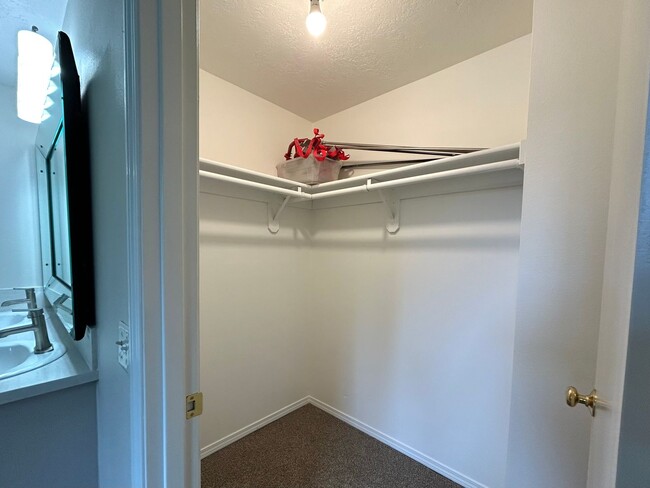 Building Photo - Beautiful 4BD Home | Fireplace, Fenced Backyard, Deck, Garage & A/C