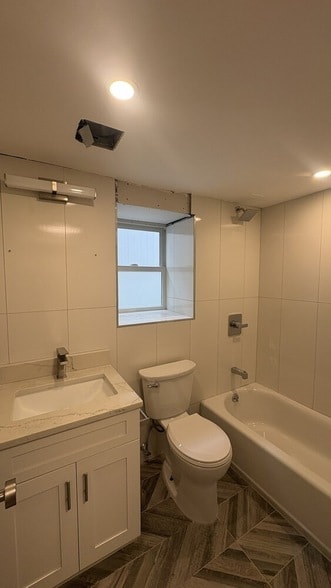 Building Photo - 5-12 Beach 130th St