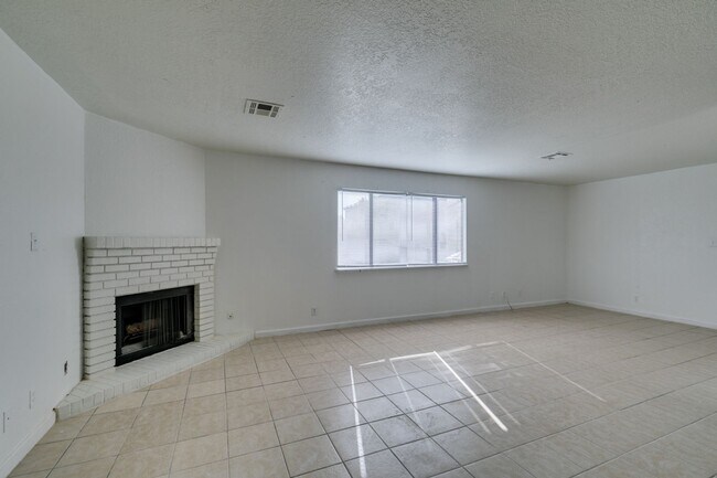 Building Photo - 6987 Mendon Ln