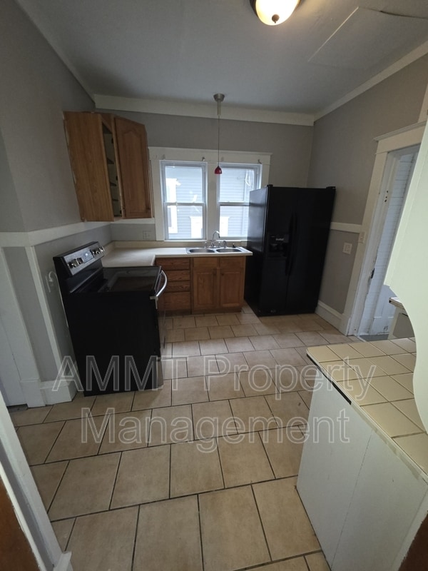 Building Photo - 1837 Grande Ave SE