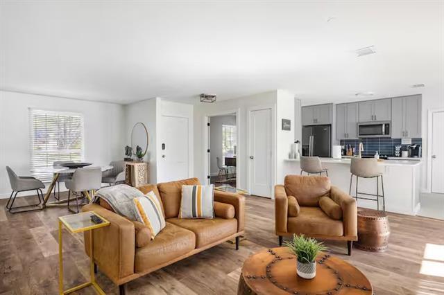 Building Photo - 3170 Golfing Green Dr