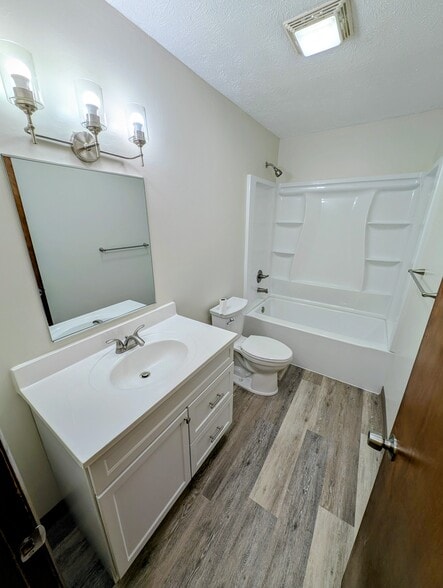 Building Photo - 624 Bailey Dr