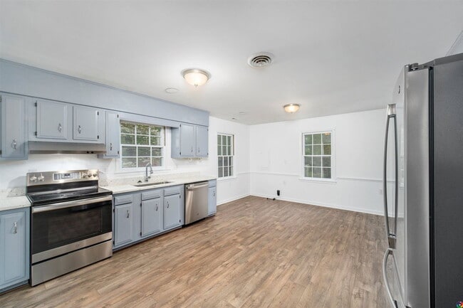 Building Photo - 9201 Rattlesnake Rd