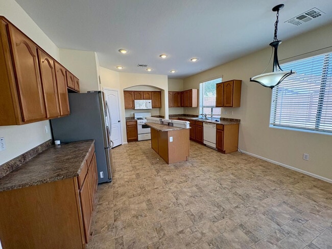 Building Photo - 16126 W Meade Ln