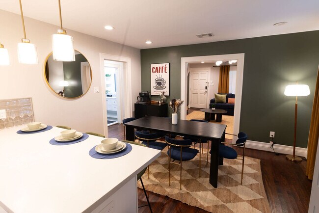 Building Photo - 725 Peddie St