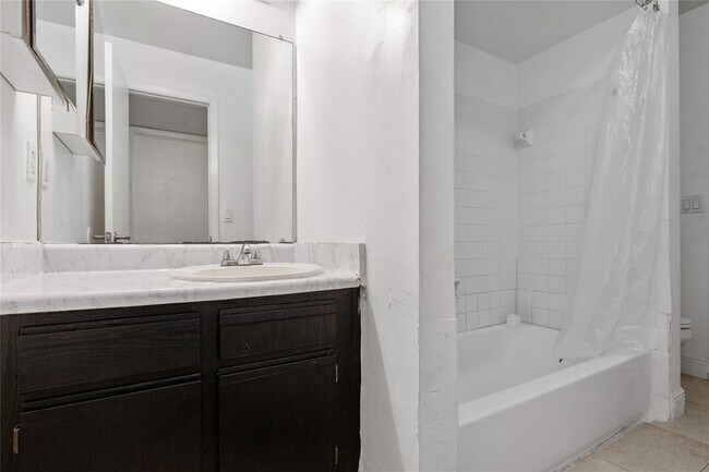 Building Photo - 1237 SW 46th Ave