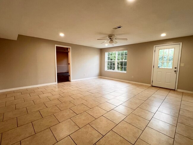 Building Photo - 359 Mt Branson Dr