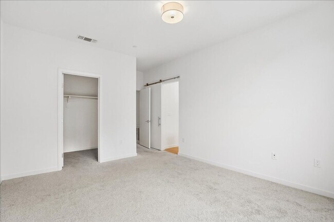 Building Photo - 6117 Bridgecross Dr