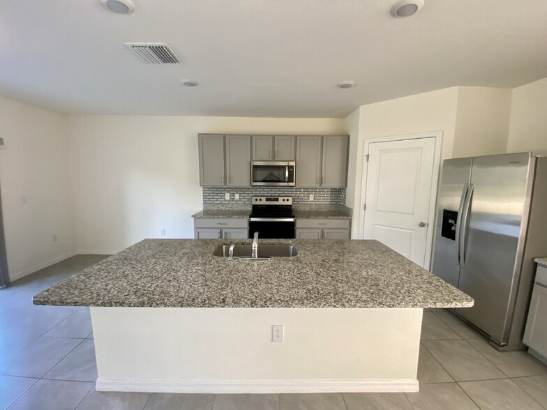 Building Photo - 33367 Apricot Tree Ct