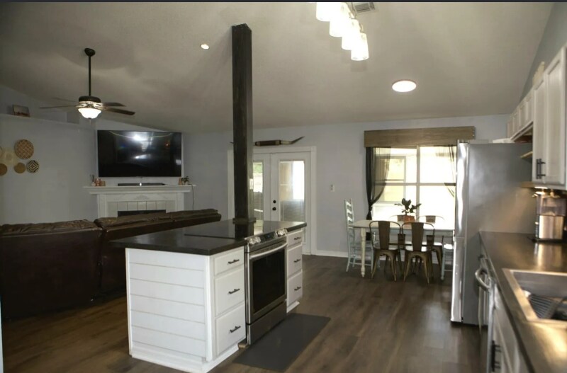 Building Photo - 4770 Coronado Cir
