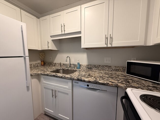 Building Photo - 7700 Porcher Dr