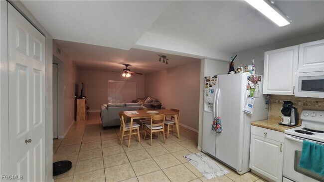 Building Photo - 2121 Collier Ave
