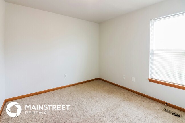Building Photo - 424 NE Wolf Creek Dr