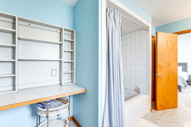 Building Photo - 31 Diane Dr