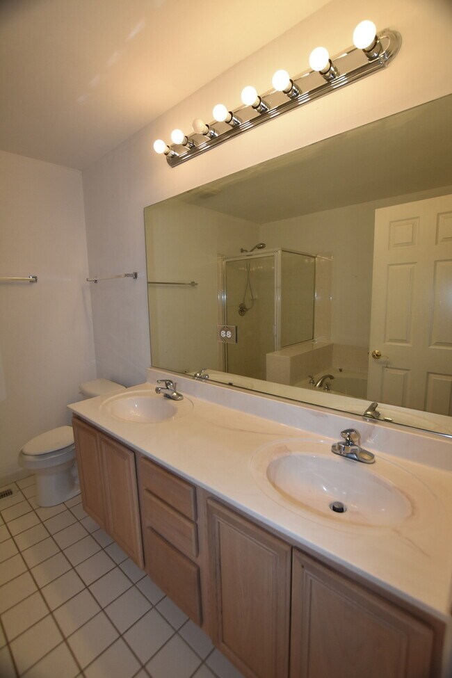 Building Photo - 2963 Saganashkee Ln