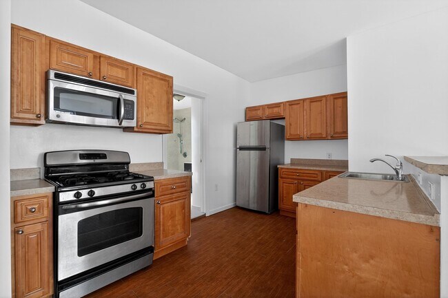 Building Photo - 359 Palisade Ave