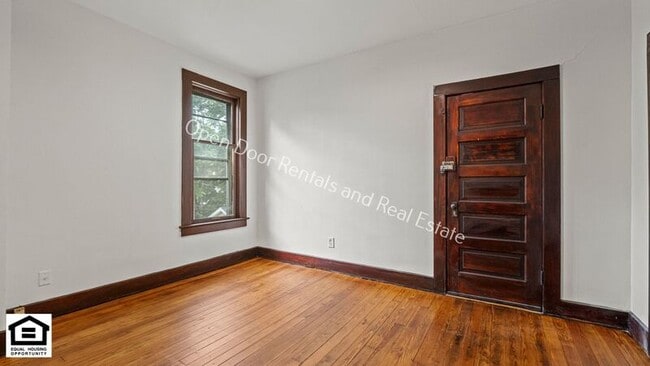 Building Photo - 1209 Rivermet Ave