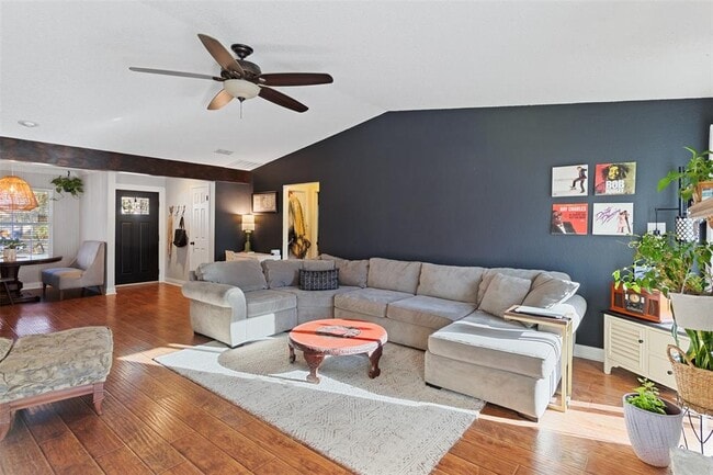 Building Photo - 3909 Holt Dr