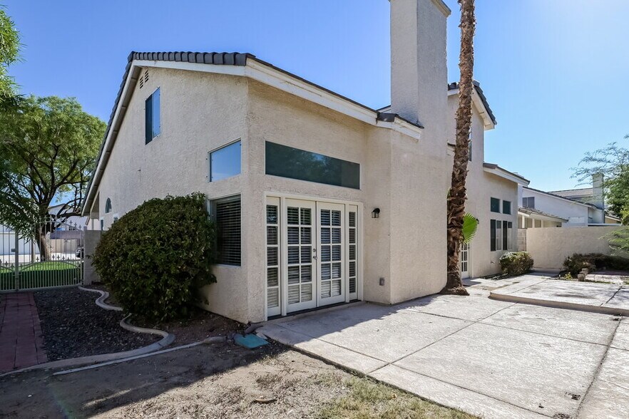 Building Photo - 2043 Angel Falls Dr