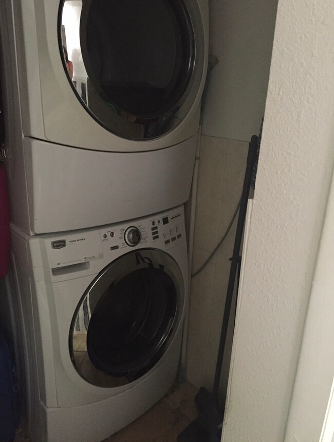 Building Photo - 8035 Lake Dr