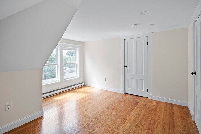 Building Photo - 57 Yale St