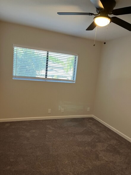 Building Photo - 286 W Palomino Dr