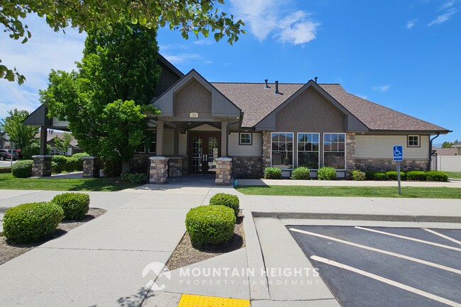Building Photo - 744 Lazy Oak Way