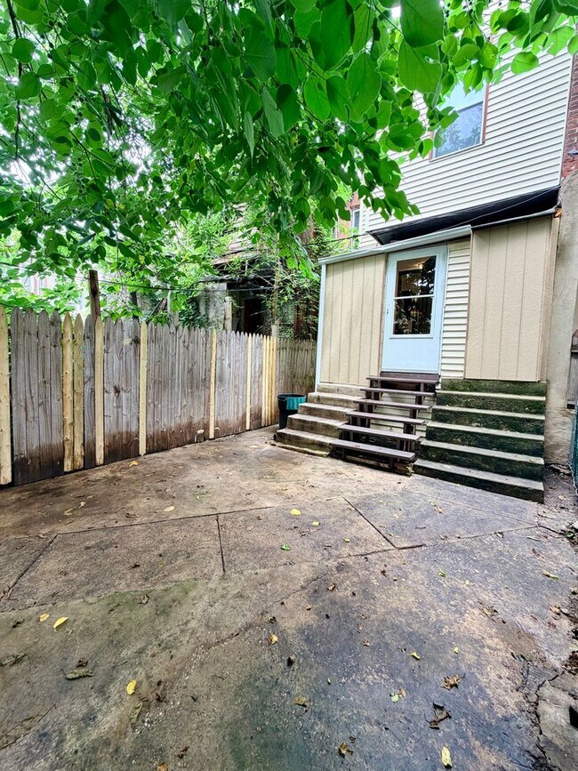 Building Photo - Available Now - Pet-Friendly 3-Bedroom Home in West Parkside