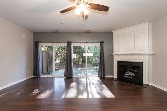 Building Photo - Beautifully Maintained Home!
