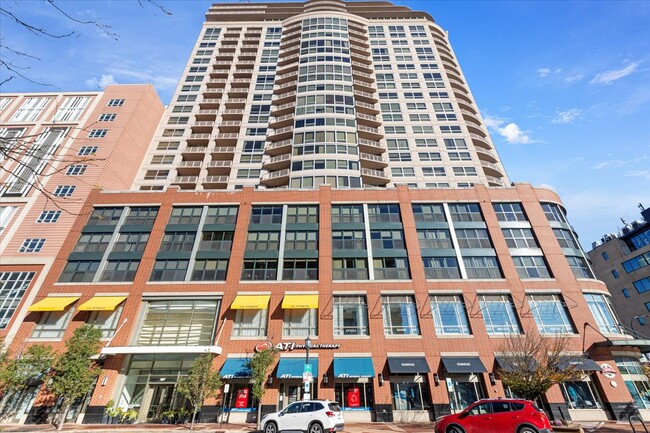 Building Photo - 807 Davis St