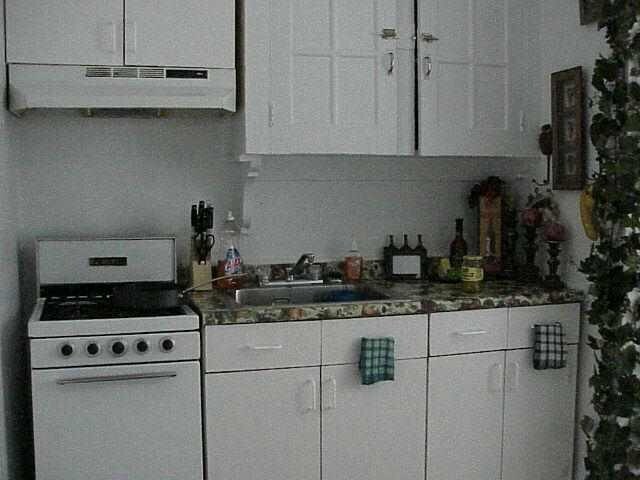 Kitchen Area - Shamrock Hotel and Apartments