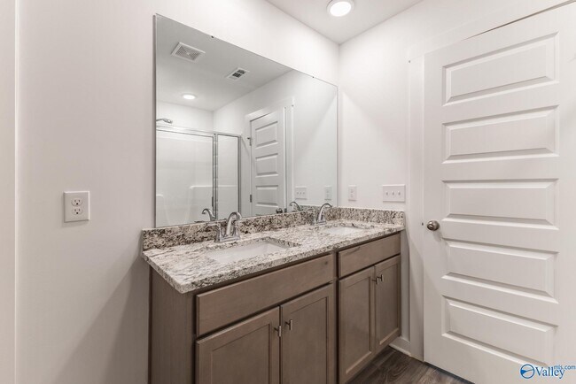 Building Photo - 7502 Discovery Pt Dr NW