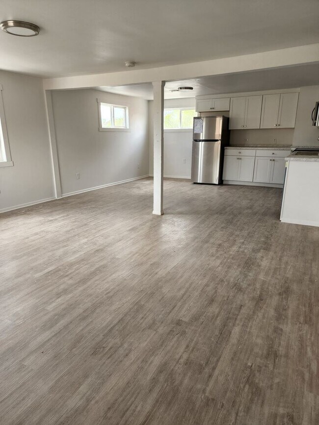 Interior Photo - Dillon Ave (KC-AM)