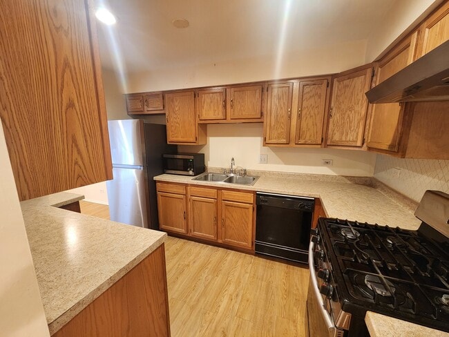 Building Photo - 1102 Hinswood Dr