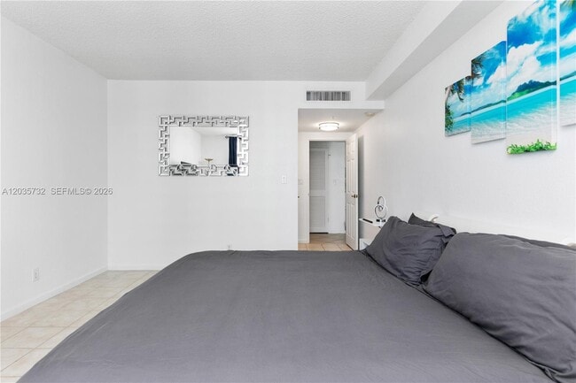 Building Photo - 2501 S Ocean Dr