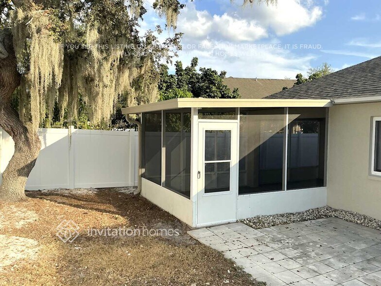 Building Photo - 11227 Lake Lanier Dr