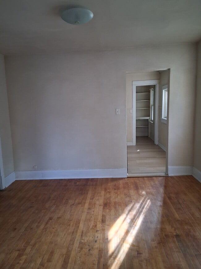 Building Photo - 1556 S 76th St
