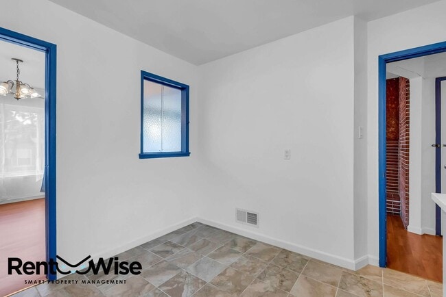 Building Photo - 214 Miramar Ave