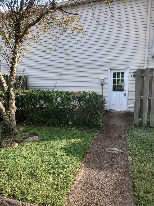 Building Photo - 1301 Neelys Bend Rd