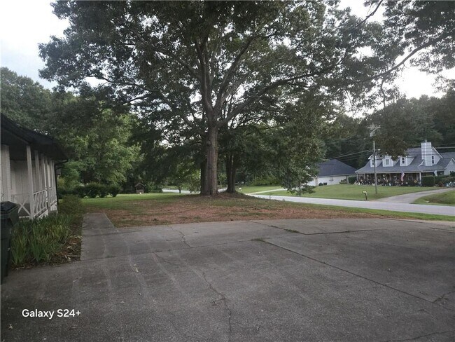 Building Photo - 1670 Christian Cir SE