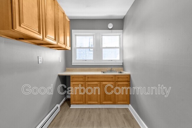 Building Photo - 328 Elmwood Ave