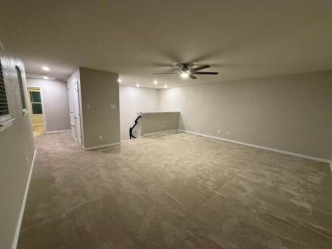 Building Photo - 675 Pebble Bend