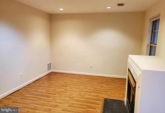 Building Photo - 6854 Signature Cir