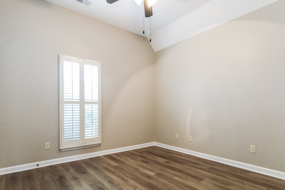 Building Photo - 3080 Greenhouse Dr